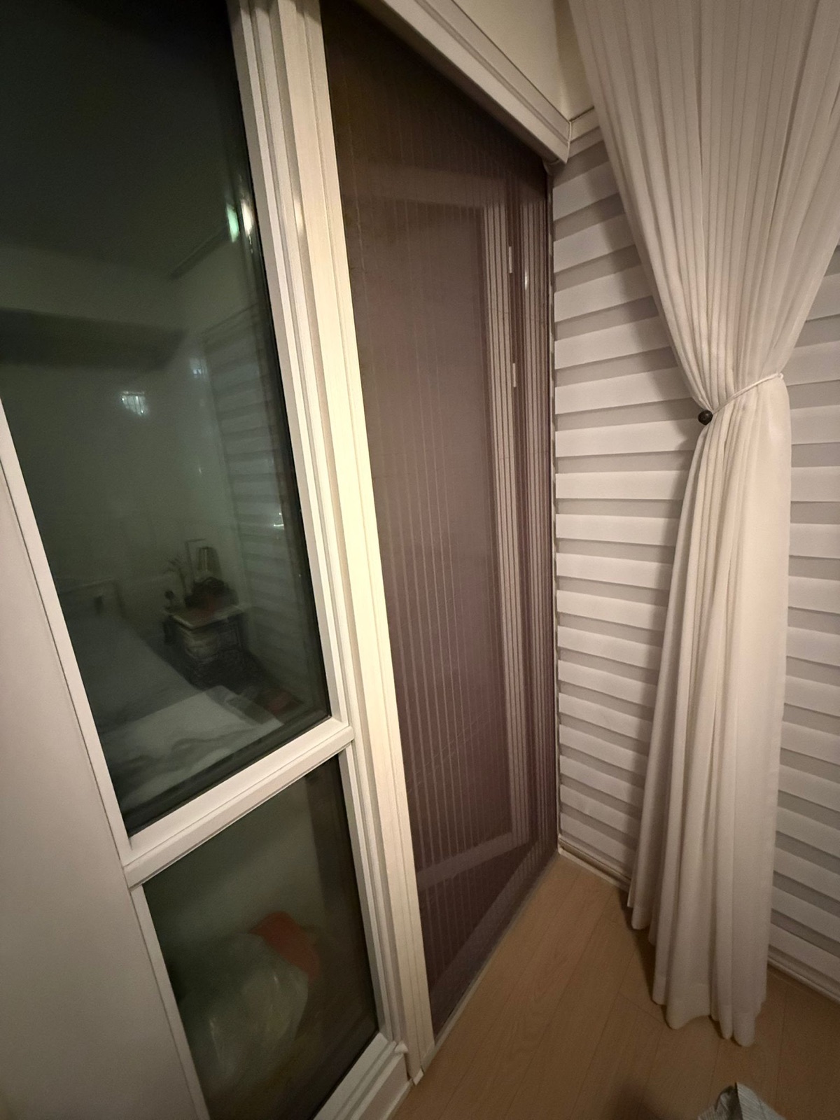 Retractable insect screen for an outdoor opening