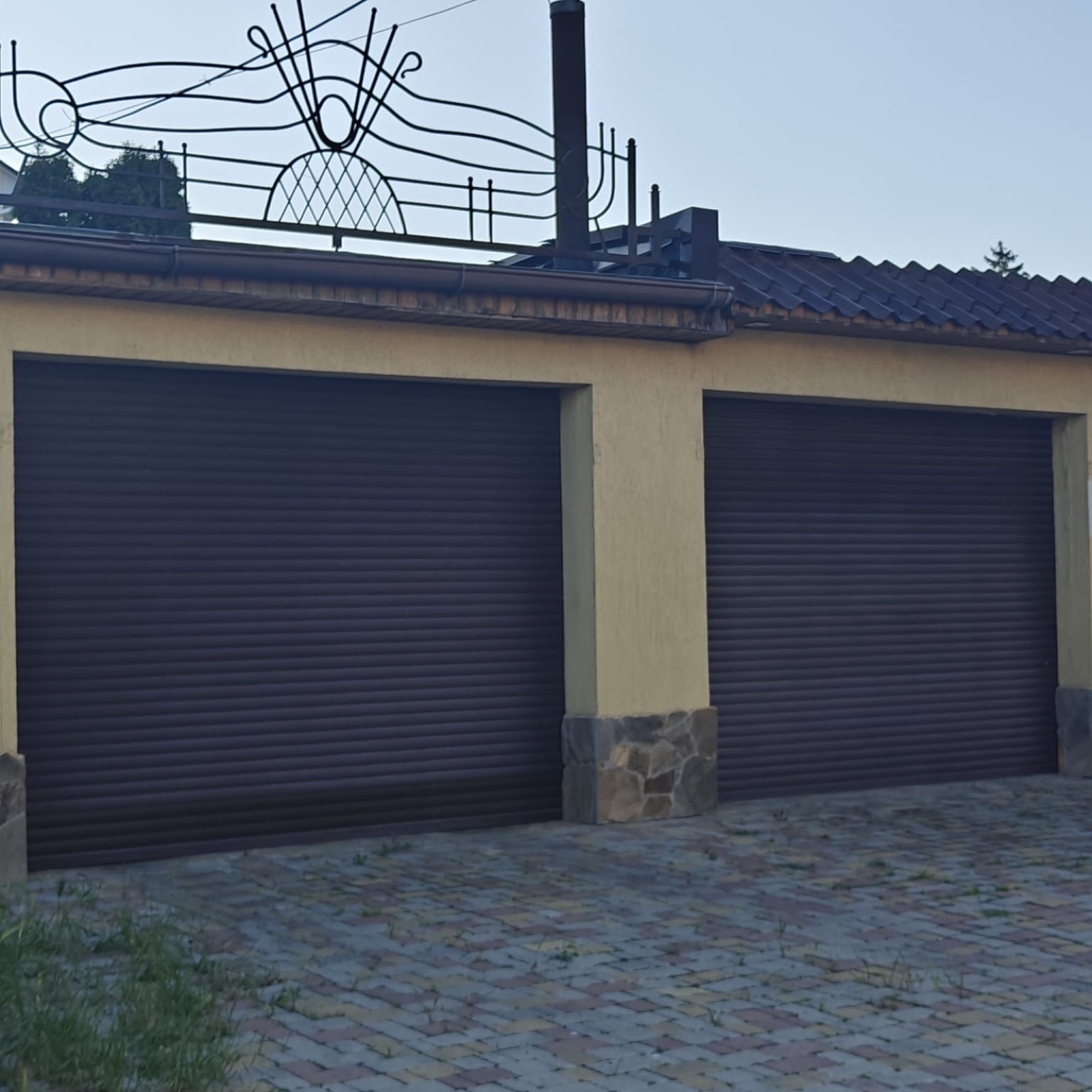 Rolling garage door on a residential property, view 001